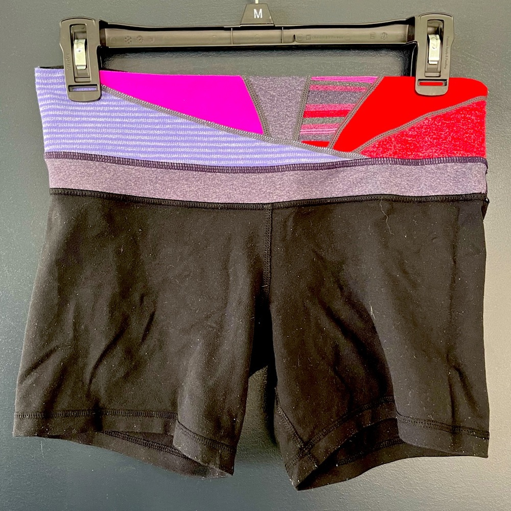 Lululemon Yoga Shorts | Reversible color or plain black | Size 4